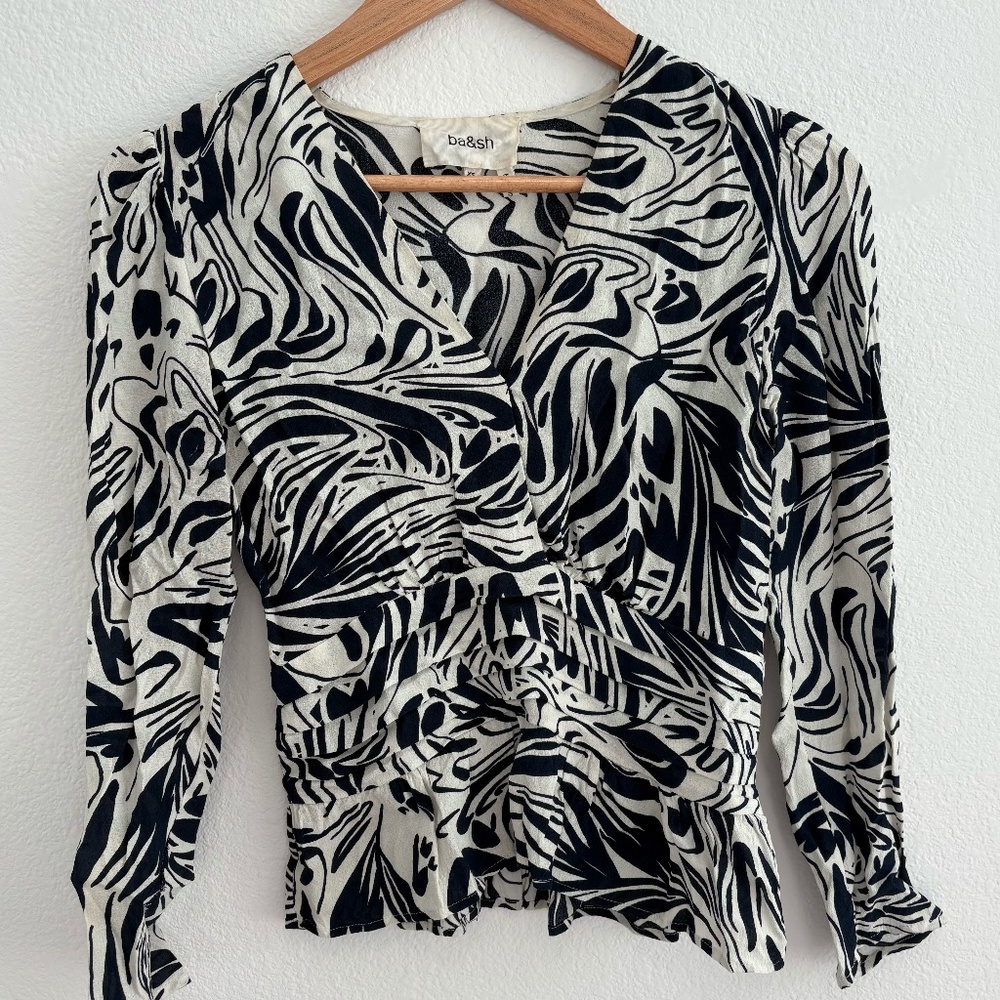 Patterned long sleeve blouse